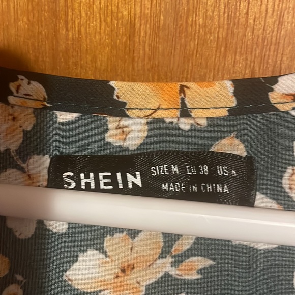 •SHEIN•NWB GORGEOUS GREEN RUFFLE DEEP-V YELLOW FLORAL BODYSUIT SIZE MEDIUM - Picture 5 of 9